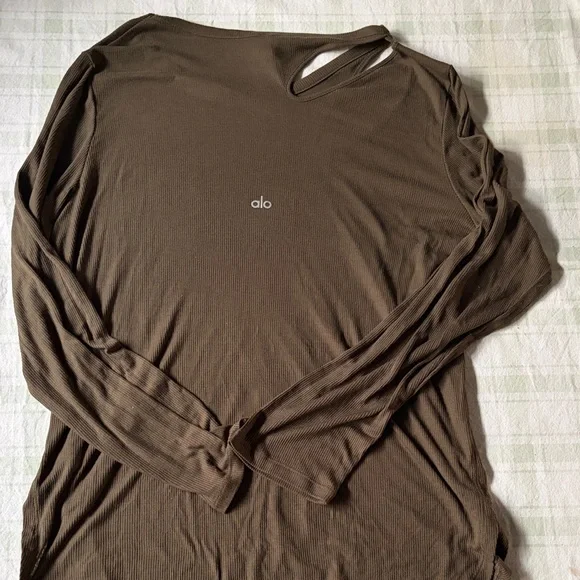 Alo Yoga  Olive Cut-Out Long Sleeve Top - Picture 5 of 5